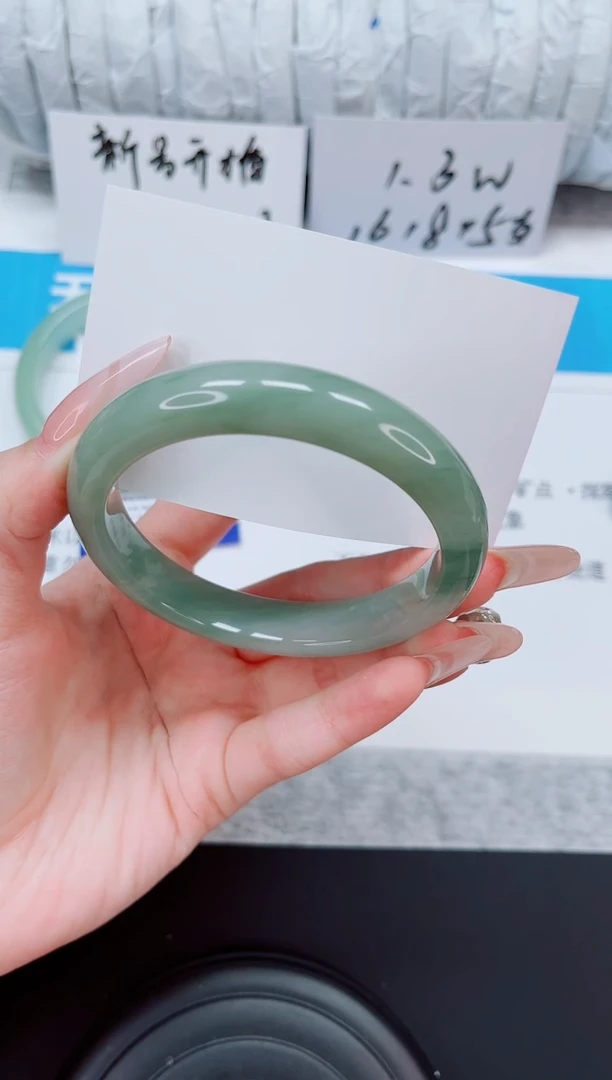 石英质玉手镯未镶嵌168-60