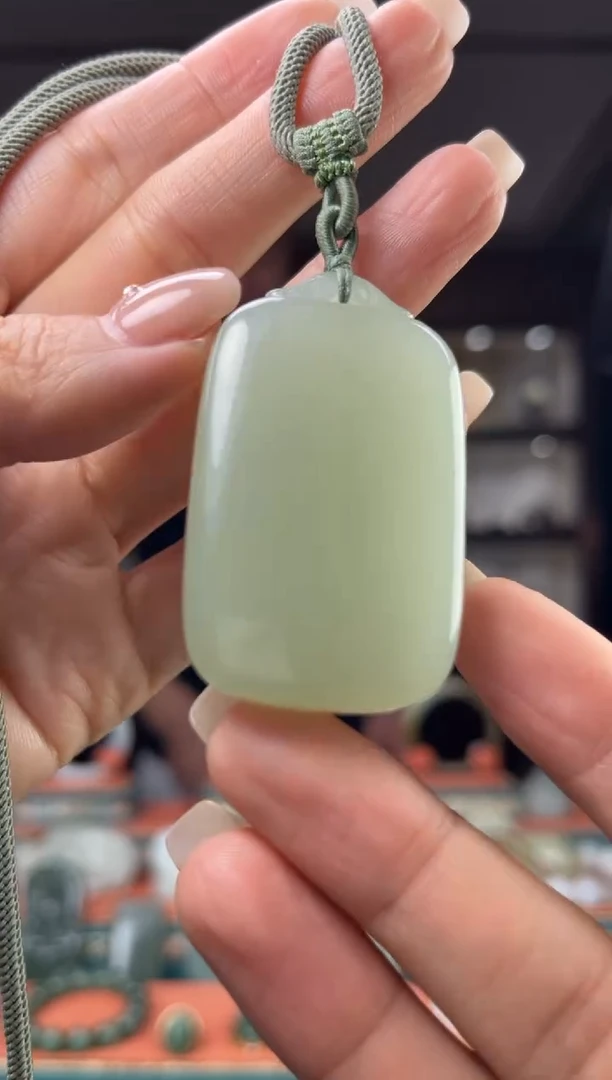 和田玉未镶嵌颈饰佩佩