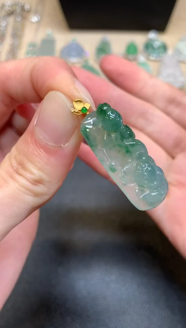 【闪购商品】翡翠颈饰18K金镶嵌无事牌【无服务费】