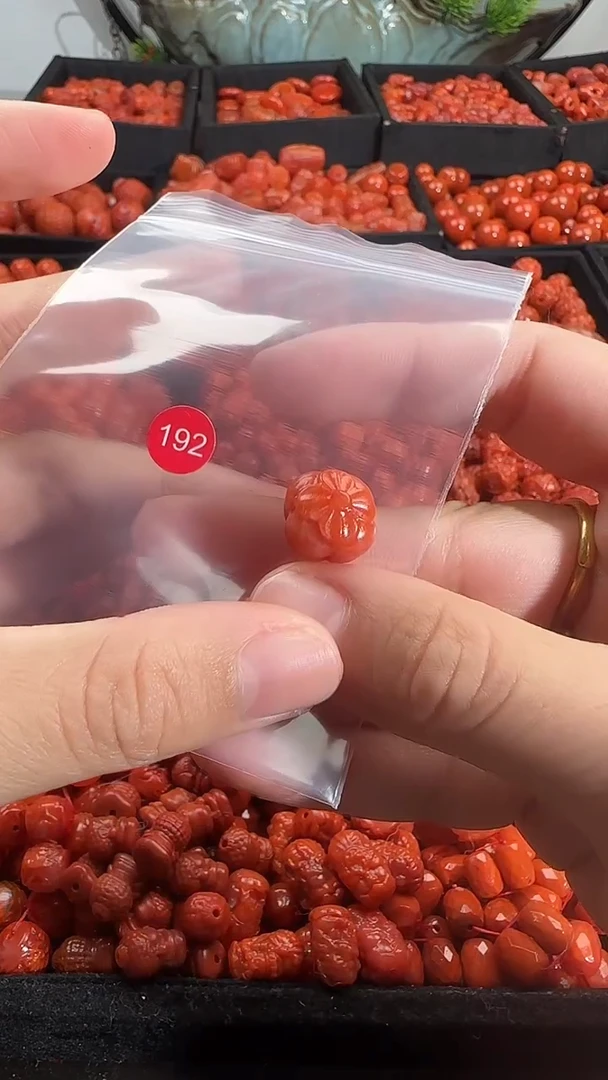 颈饰未镶嵌南红玛瑙1