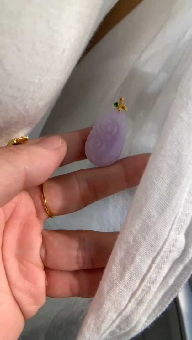 颈饰18K金镶嵌翡翠如意