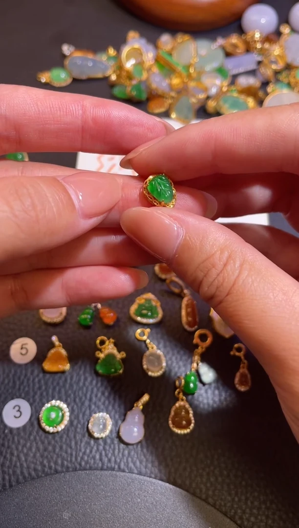 颈饰银S925镶嵌翡翠a货翡翠