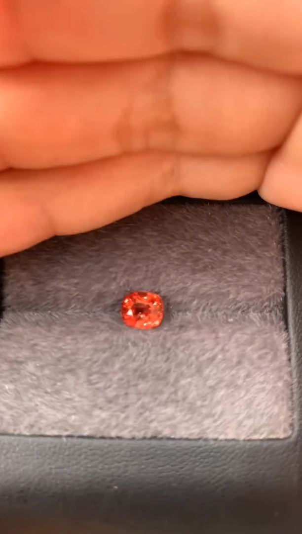 未镶嵌裸石定制尖晶石枕型 火焰橙色调 1.30ct