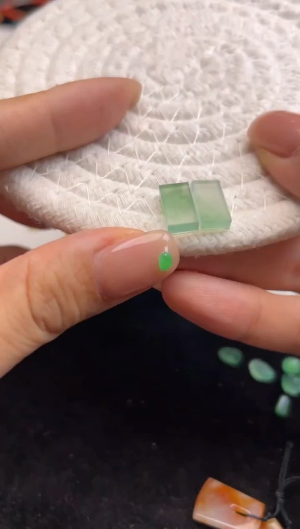 未镶嵌定制翡翠绿方块一对4500+450