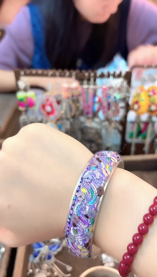 织绣云织谣民族风精美饰品   340