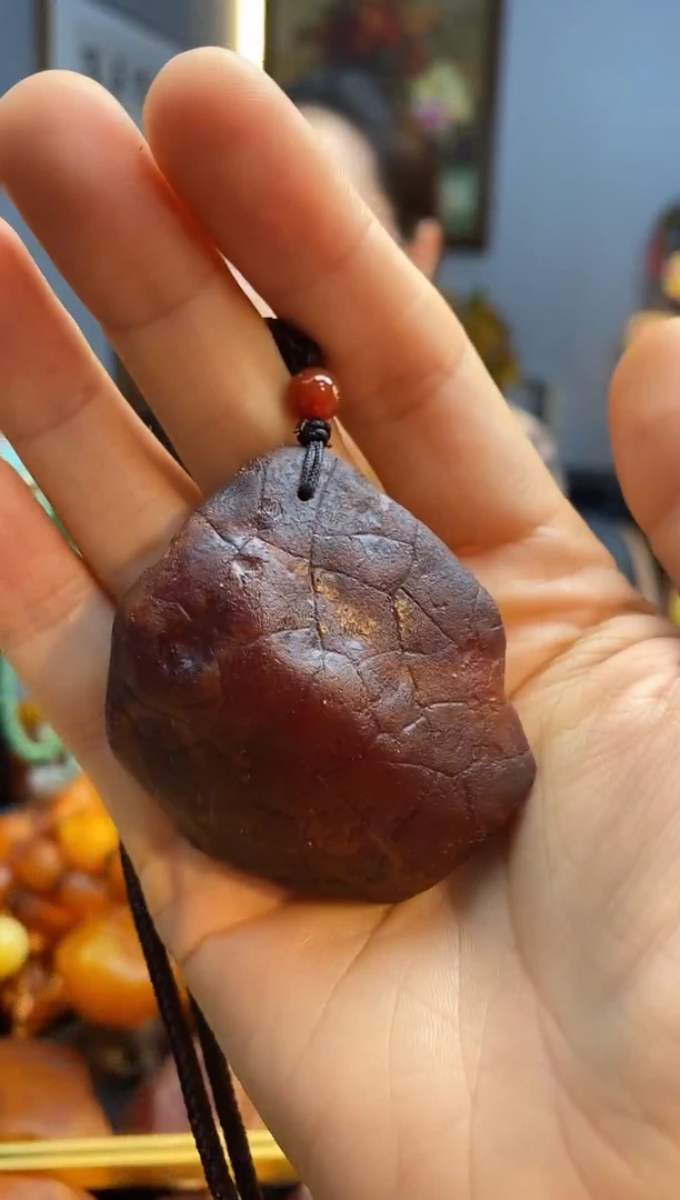 未镶嵌颈饰琥珀吊坠