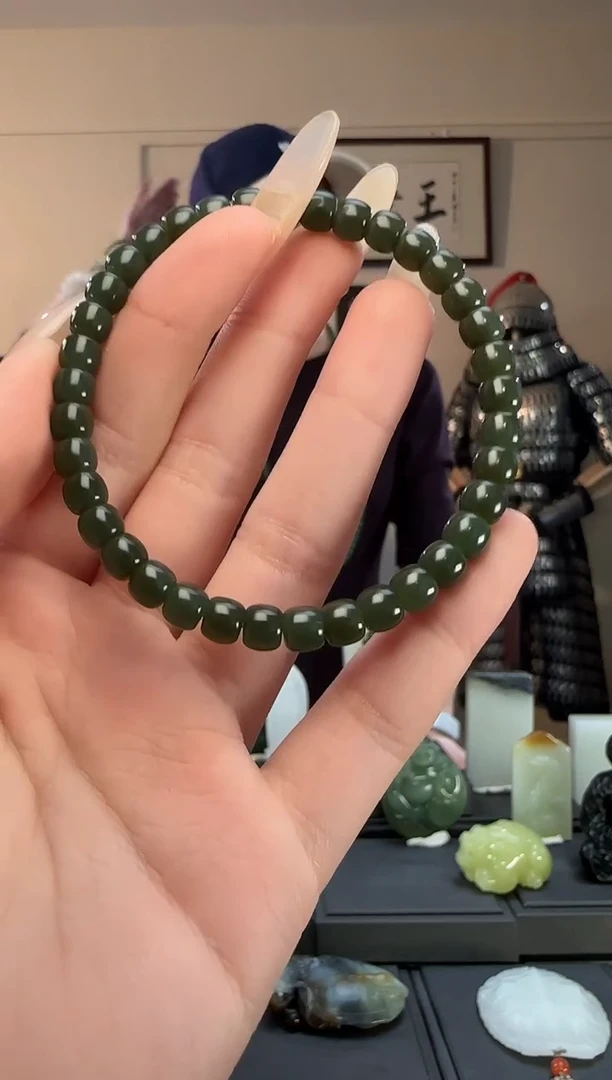 颈饰未镶嵌和田玉沙枣青老型手串
