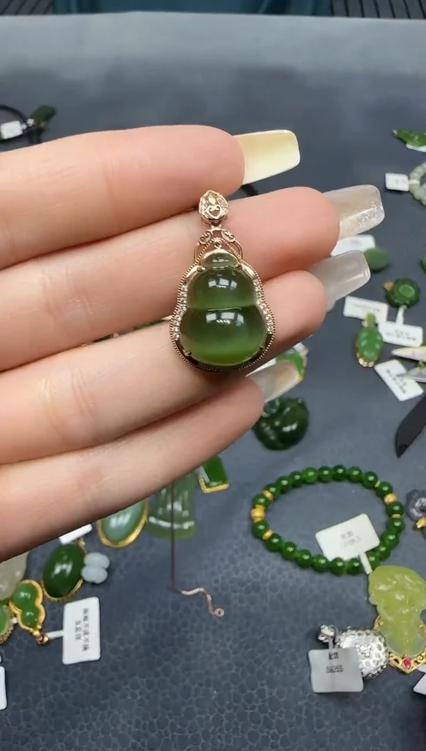 【闪购商品】和田玉挂件18K金镶嵌1