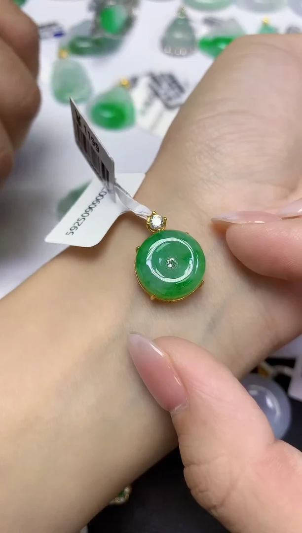 颈饰未镶嵌翡翠天然缅甸翡翠A货多样性发一件