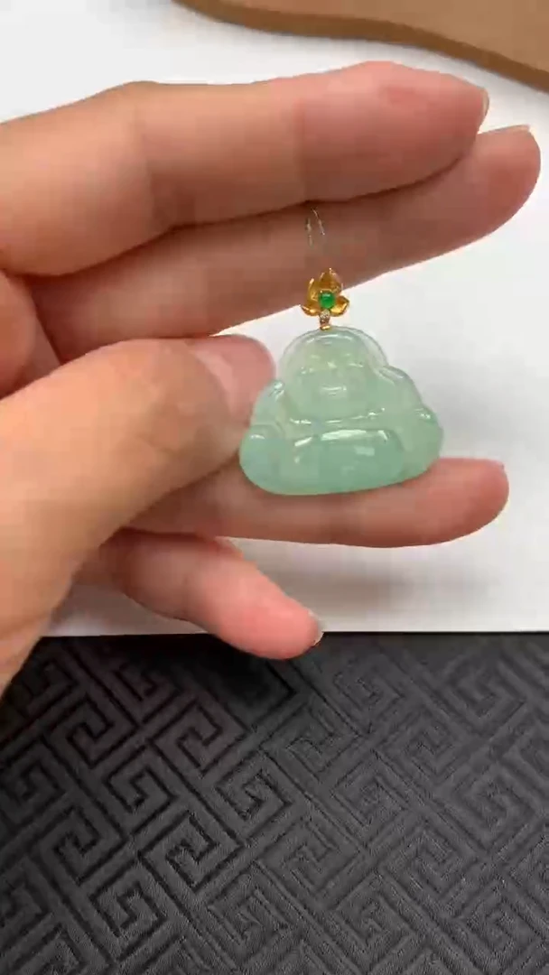 翡翠18K金镶嵌颈饰佛公