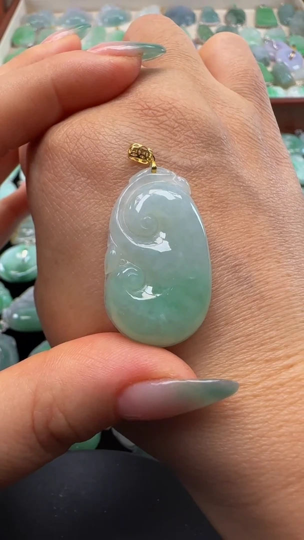 吊坠(不含链)18K金镶嵌翡翠如意