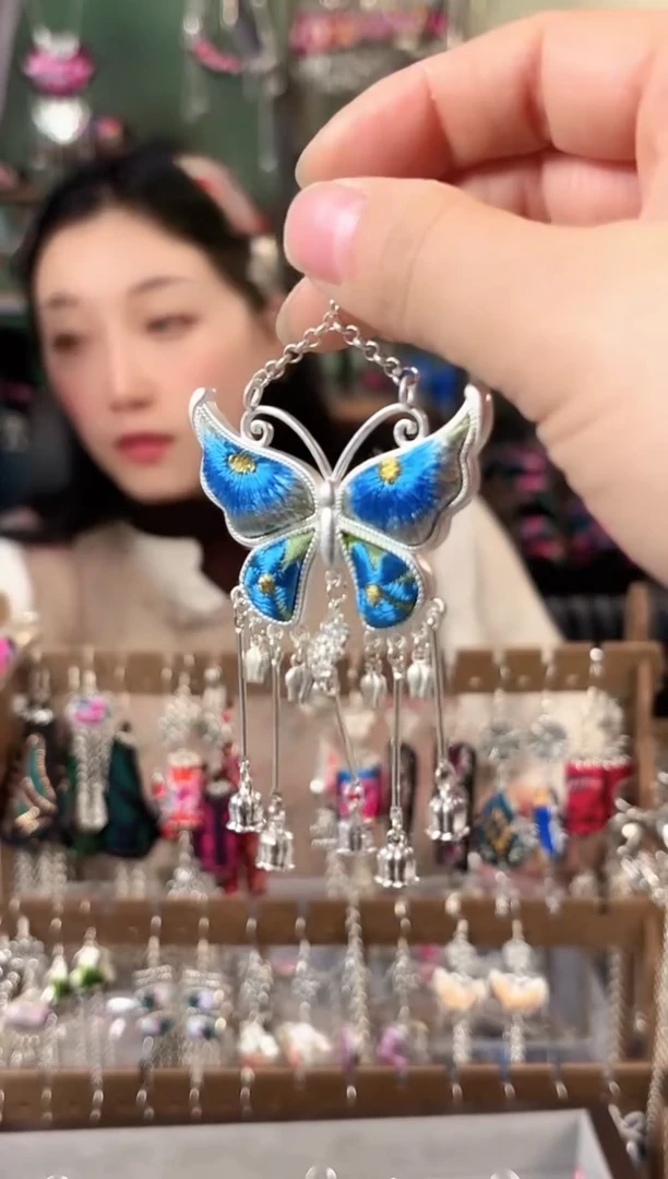 彩云南阁非遗老绣饰品583*