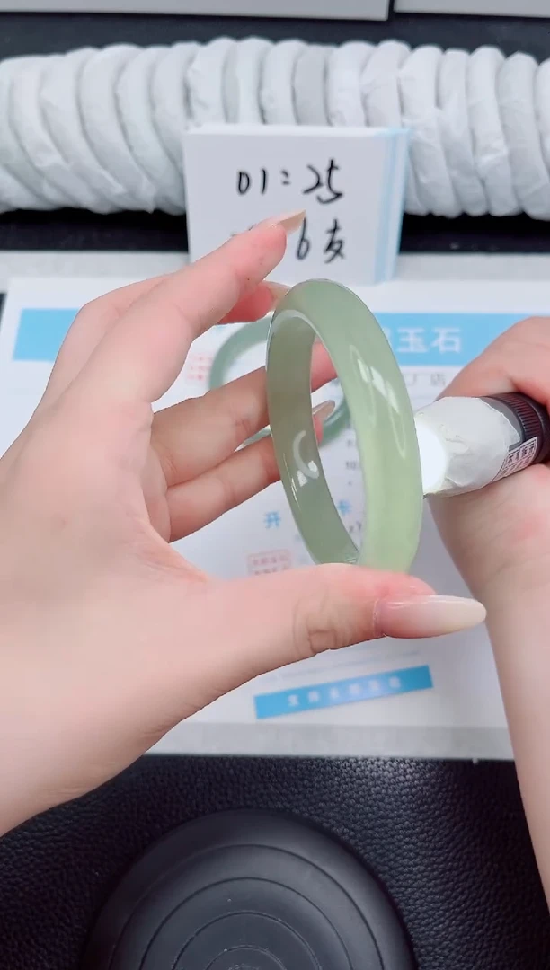 未镶嵌手镯石英质玉227-60.9
