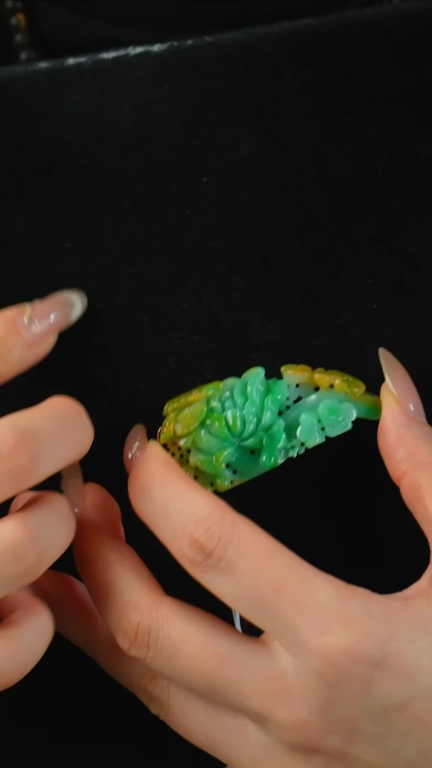 颈饰未镶嵌翡翠花牌