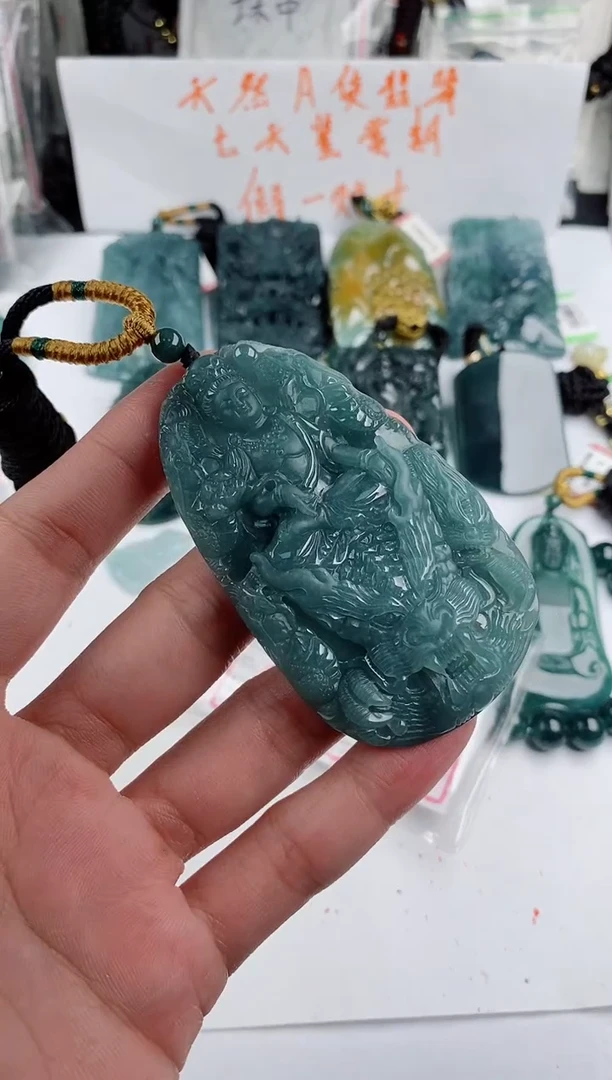 颈饰未镶嵌翡翠