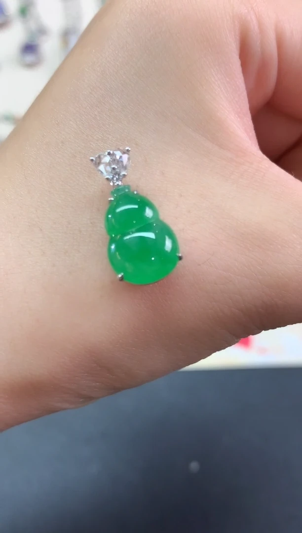 吊坠(不含链)18K金镶嵌翡翠吊坠(不含链)|8800