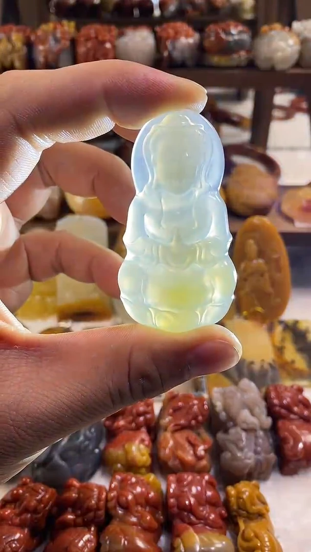 未镶嵌石英质玉（黄龙玉）吊坠(不含链)黄龙玉观音挂件