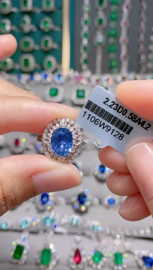 18K金戒指蓝宝石18K金镶嵌.