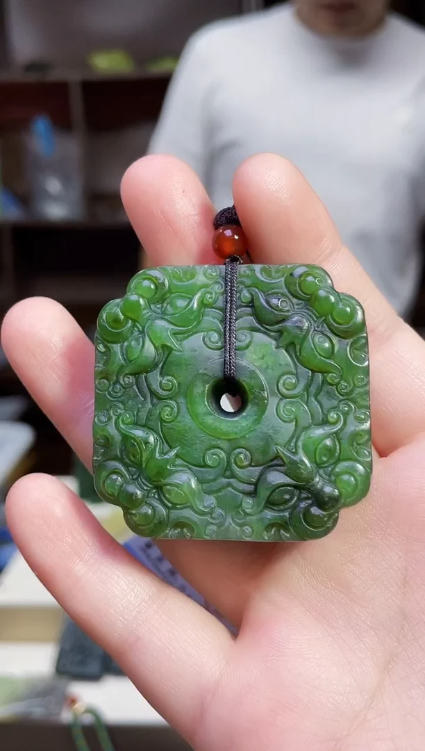 和田玉未镶嵌颈饰1