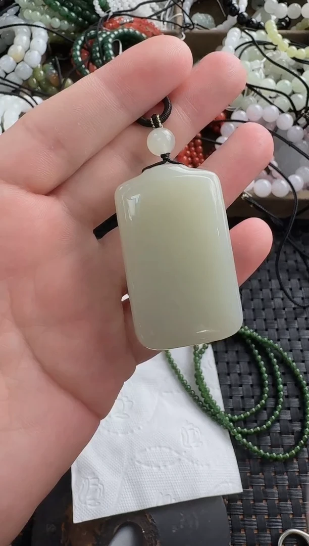 和田玉未镶嵌颈饰无事牌