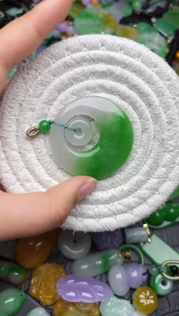 颈饰未镶嵌翡翠缅甸翡翠吊坠