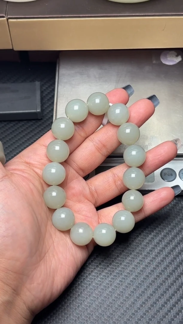 未镶嵌手串和田玉且末微色差近矿卡14Sm