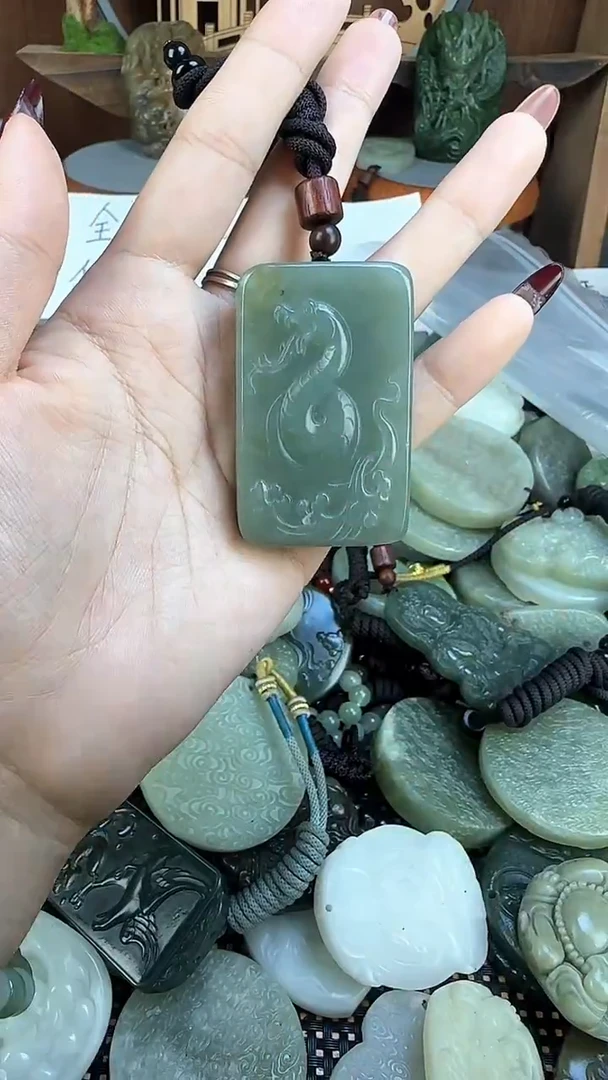颈饰未镶嵌和田玉1