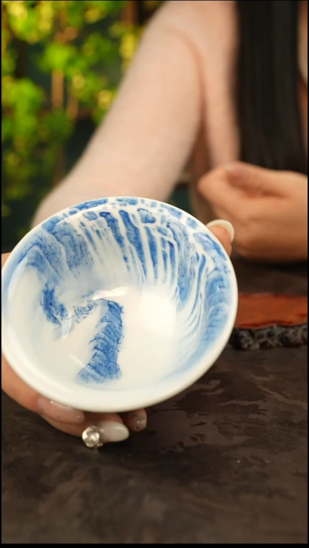 青花手绘山水主人杯