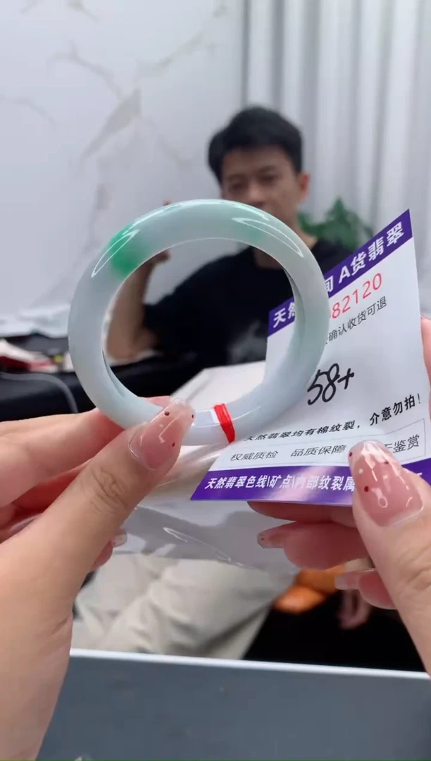 未镶嵌手镯翡翠有纹，完美者勿拍
