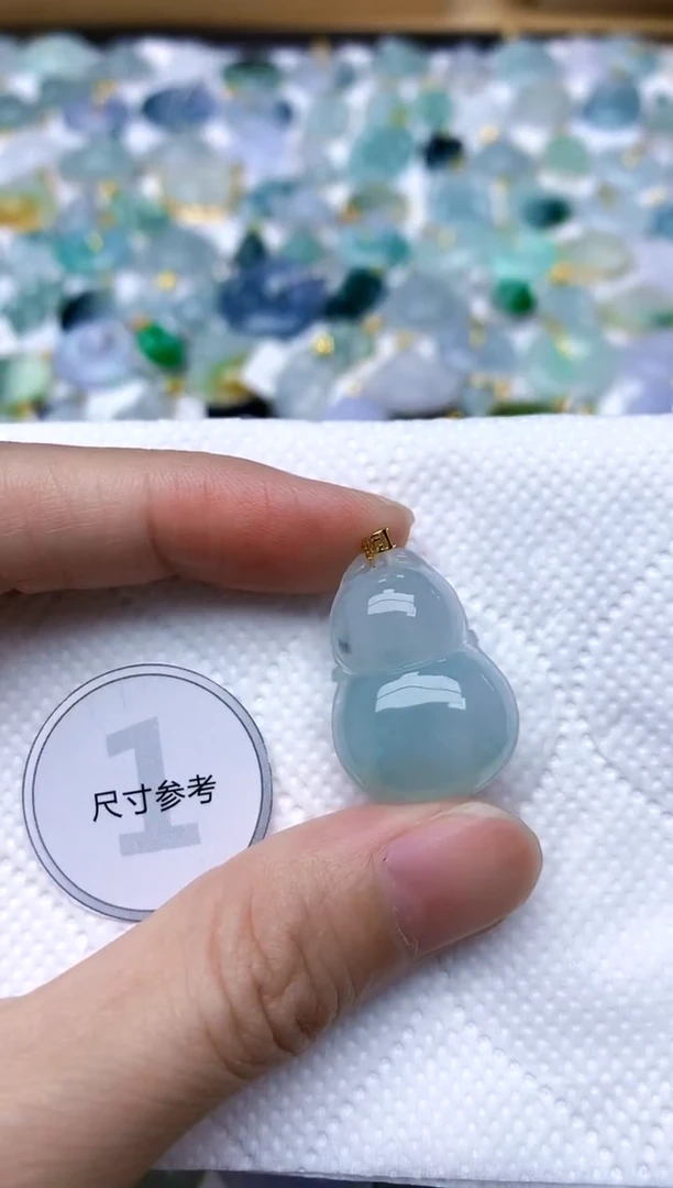 颈饰18K金镶嵌翡翠天然A货翡翠