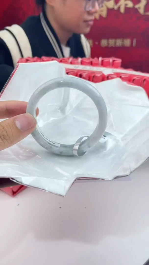 【闪购商品】翡翠手镯未镶嵌3翡翠手镯（微瑕）