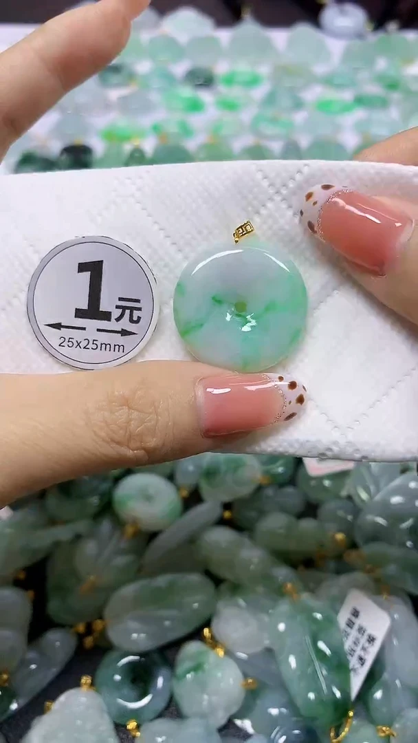 颈饰18K金镶嵌翡翠天然翡翠A货