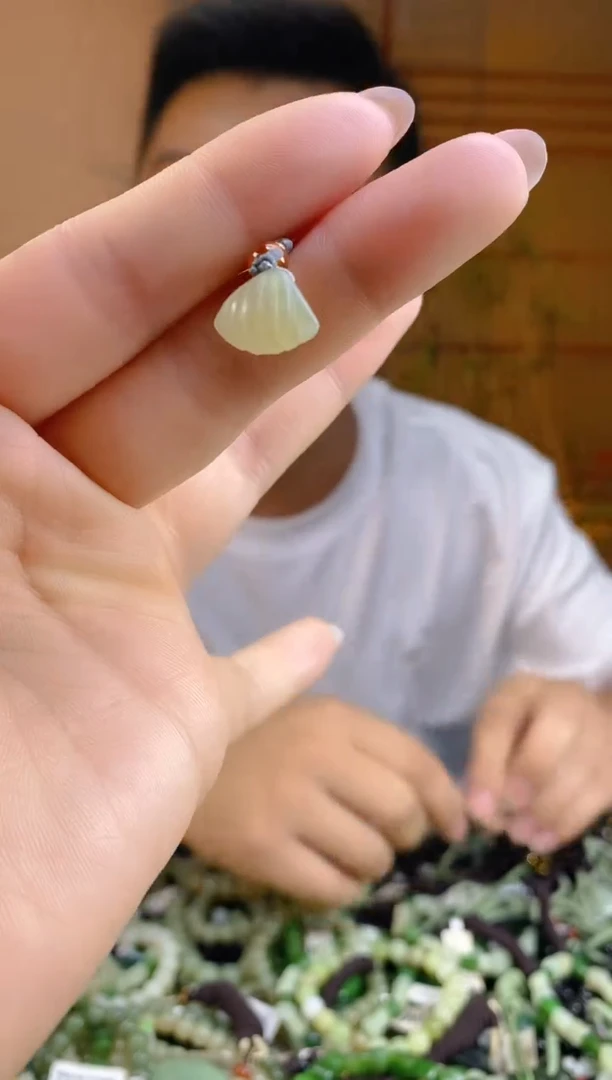 和田玉未镶嵌颈饰多样性发货，拍一发一