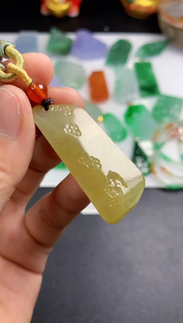 颈饰未镶嵌翡翠
