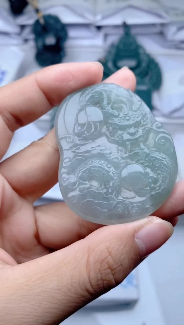 颈饰未镶嵌翡翠