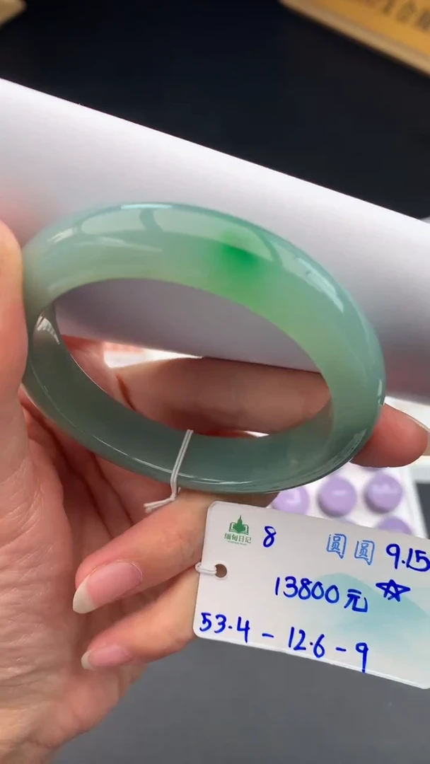 未镶嵌手镯翡翠雅自带#送人#，联系客服核对地址~