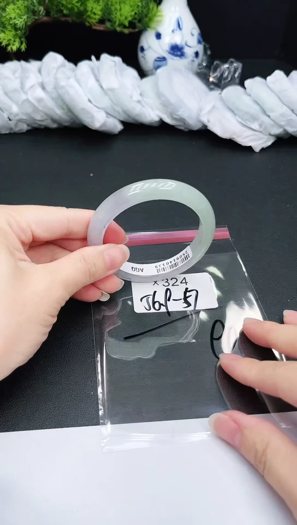 未镶嵌手镯翡翠324
