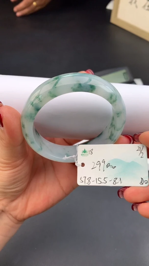 【闪购商品】翡翠手镯未镶嵌女神节#送礼#，下单联系客服核对地址~