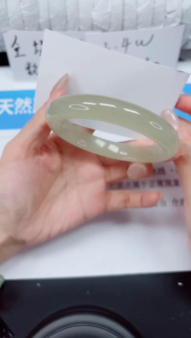 未镶嵌手镯石英质玉100-62d