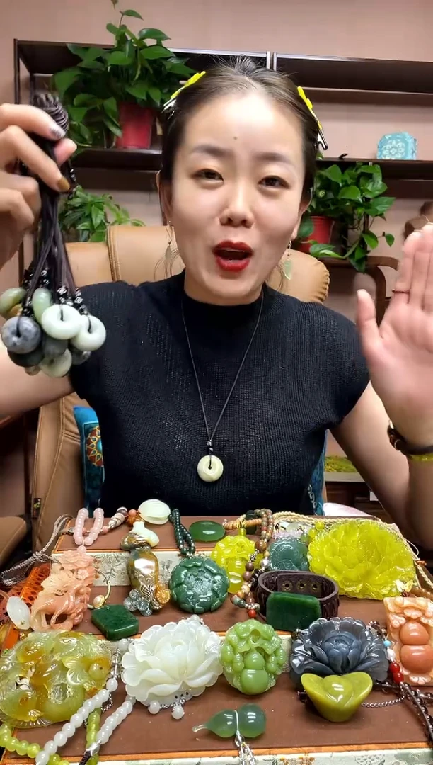 未镶嵌岫玉吊坠多样性发货发其中之一