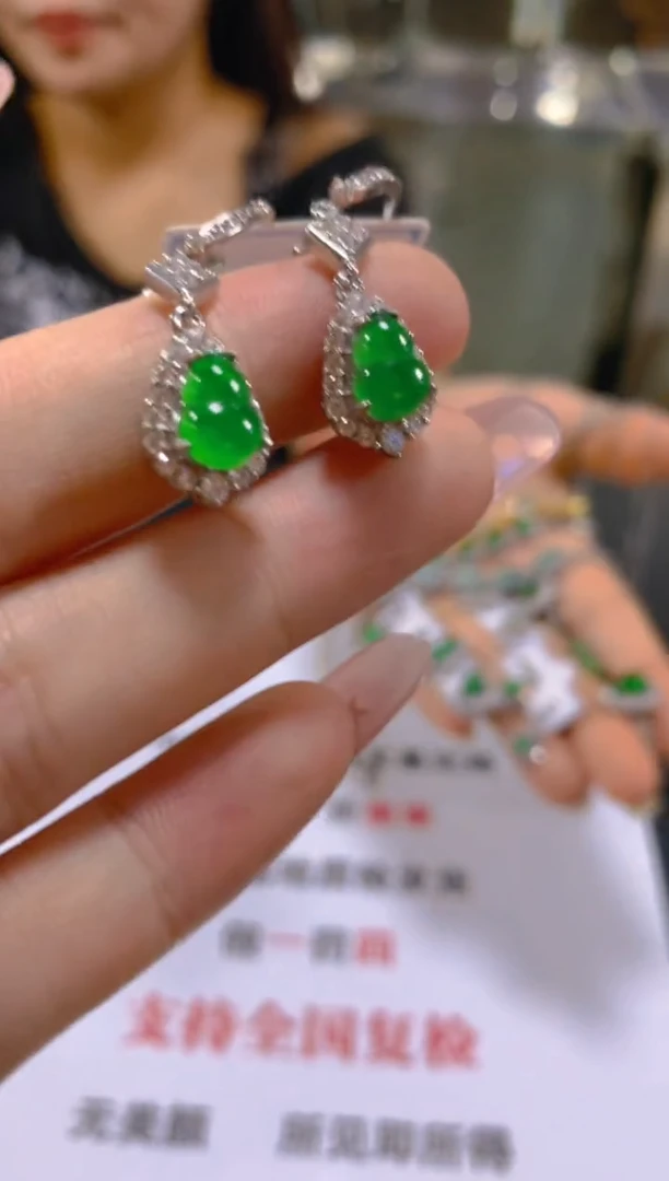 翡翠未镶嵌耳饰多样性发一