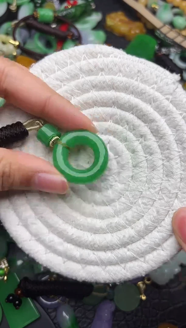 颈饰未镶嵌翡翠缅甸翡翠吊坠