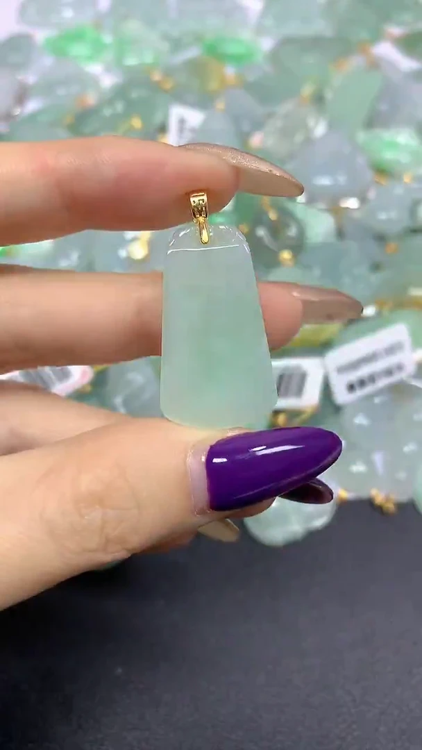 颈饰未镶嵌翡翠