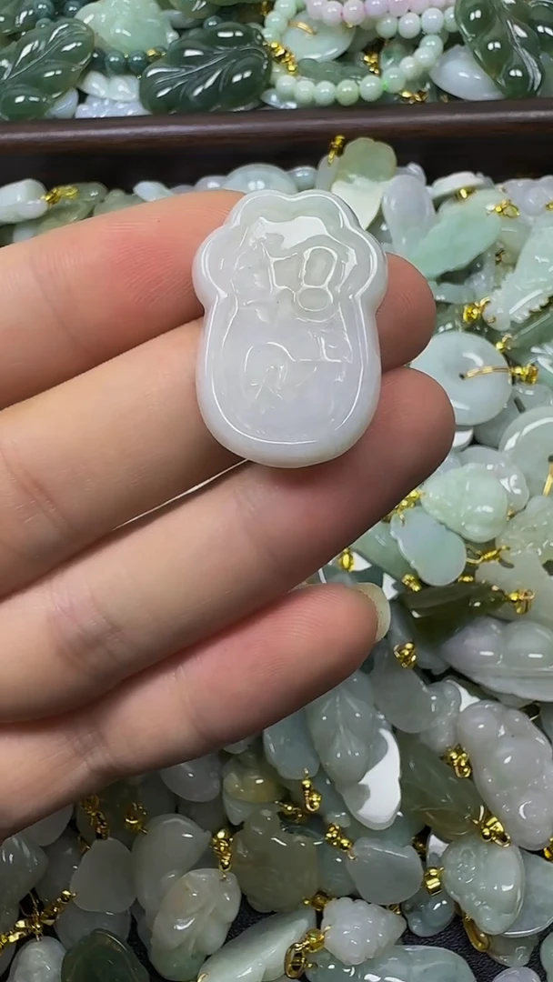 颈饰未镶嵌翡翠颈饰未嵌镶翡翠
