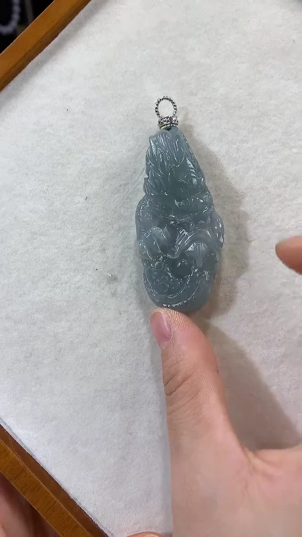 颈饰未镶嵌翡翠吊坠