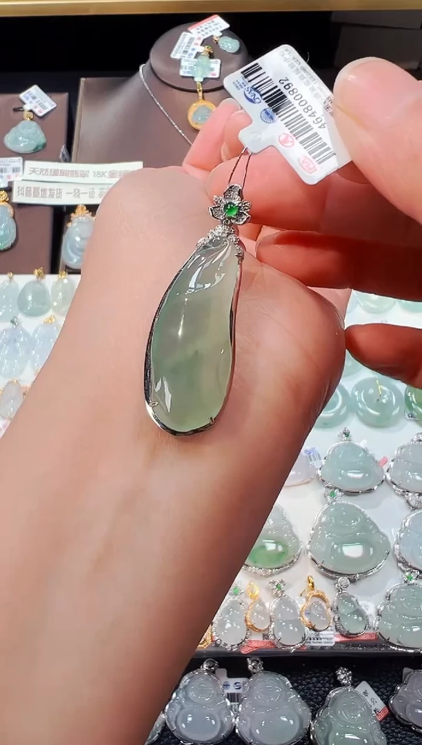 【闪购商品】翡翠吊坠(不含链)18K金镶嵌福瓜吊坠