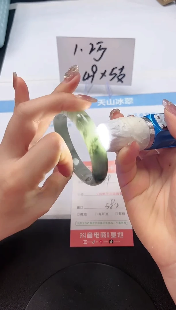 【闪购商品】石英质玉手镯未镶嵌A299-58.2