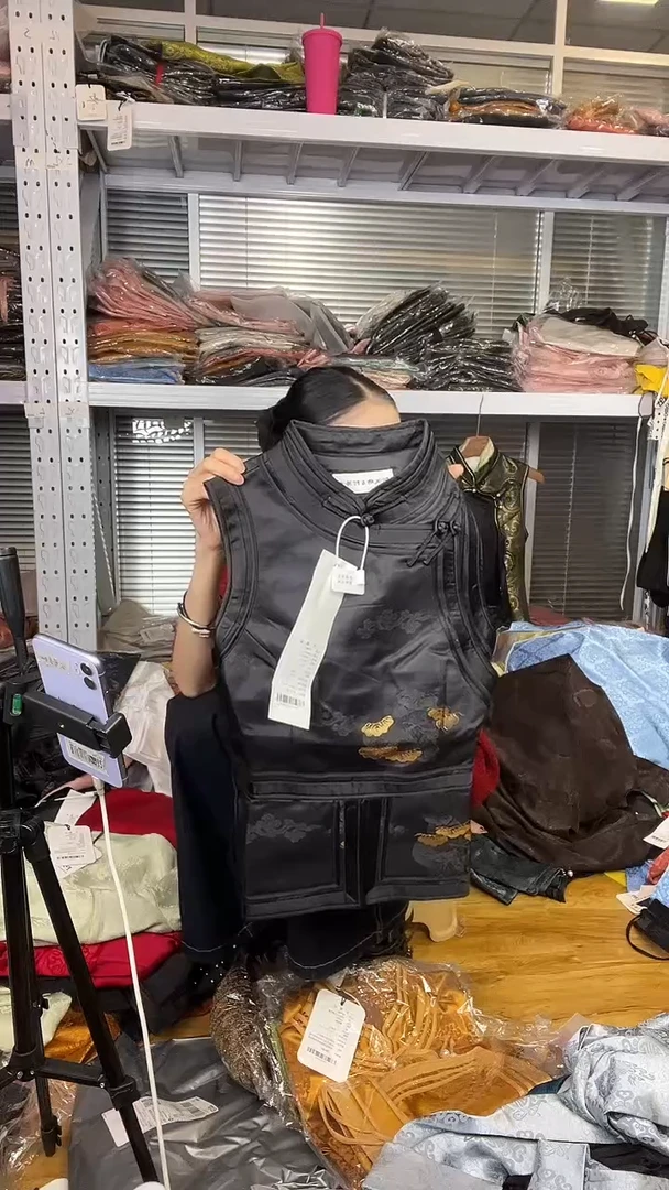 马甲     M码    80-105斤