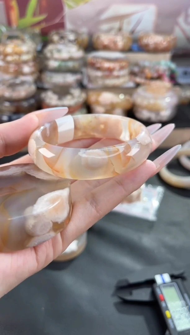 未镶嵌手镯石英质玉53