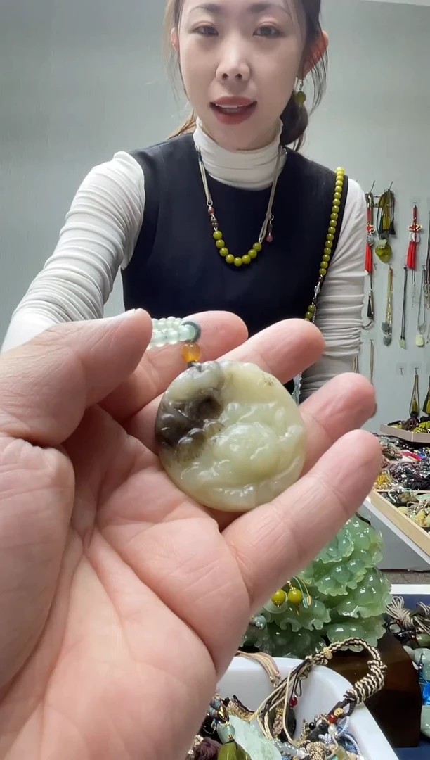 未镶嵌岫玉颈饰`
